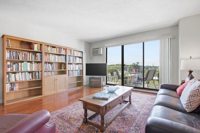 151 Coolidge Ave 712, Watertown, MA 02472