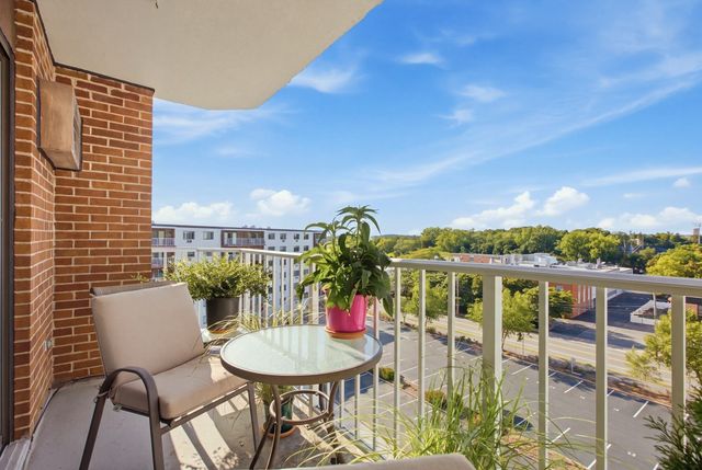 151 Coolidge Ave 712, Watertown, MA 02472