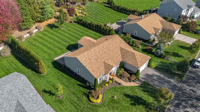 39 Hamlet Woods Drive, Saint James, NY 11780