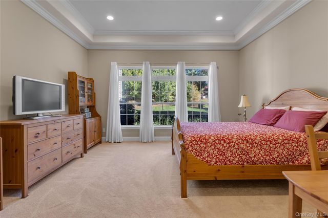 39 Hamlet Woods Drive, Saint James, NY 11780