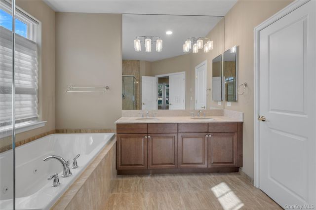 39 Hamlet Woods Drive, Saint James, NY 11780