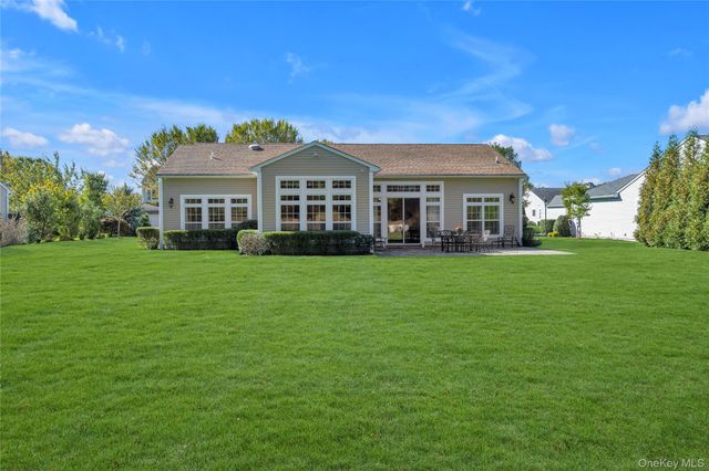 39 Hamlet Woods Drive, Saint James, NY 11780