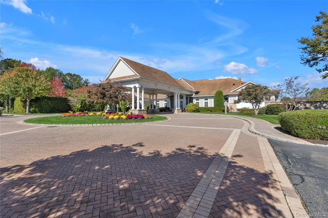 39 Hamlet Woods Drive, Saint James, NY 11780