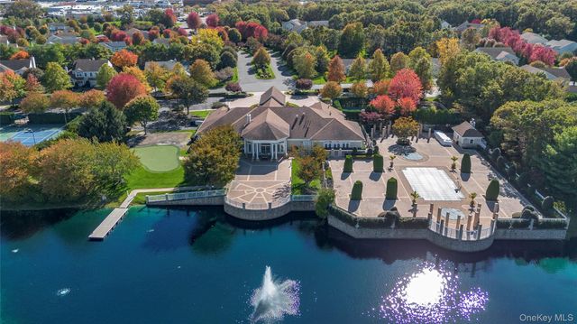 39 Hamlet Woods Drive, Saint James, NY 11780