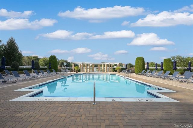 39 Hamlet Woods Drive, Saint James, NY 11780