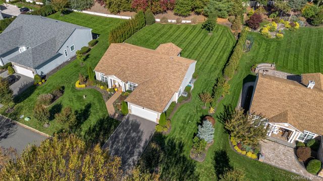 39 Hamlet Woods Drive, Saint James, NY 11780