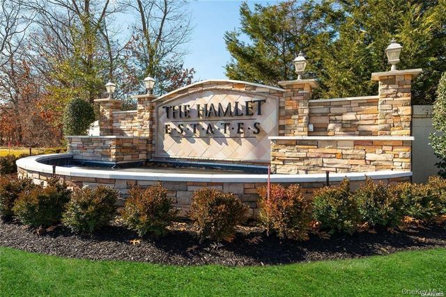 39 Hamlet Woods Drive, Saint James, NY 11780