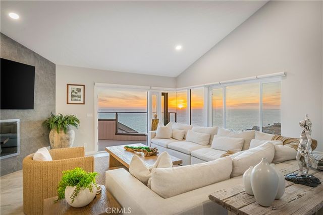 15 N Vista De Catalina, Laguna Beach, CA 92651