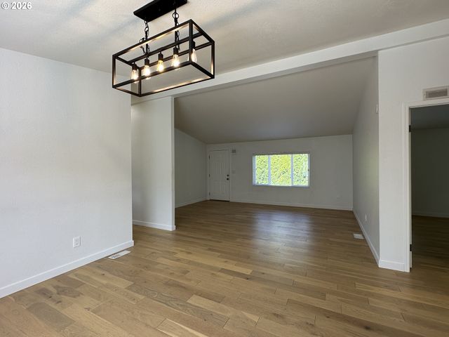 7617 Ne 54TH St, Vancouver, WA 98662