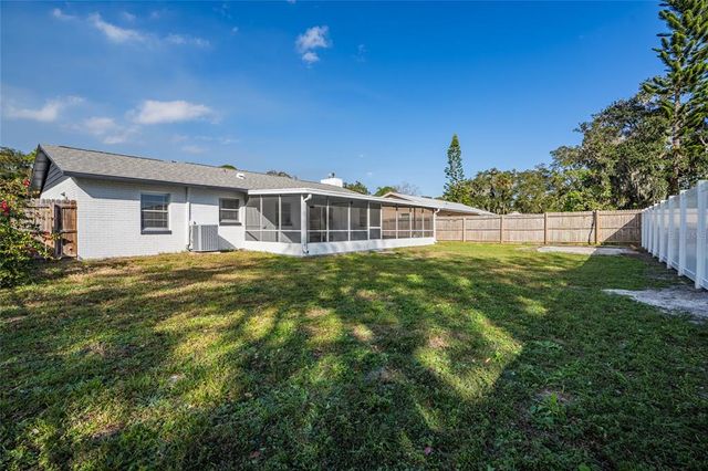 18 WILDWOOD DRIVE, Edgewater, FL 32132