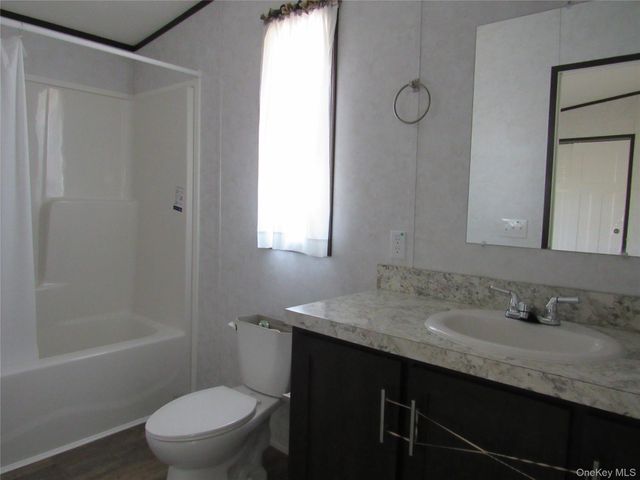 525 57 Riverleigh Avenue 57, Riverhead, NY 11901