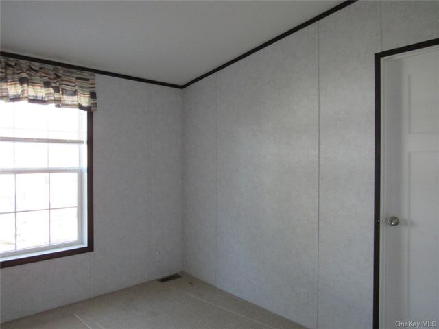 525 57 Riverleigh Avenue 57, Riverhead, NY 11901