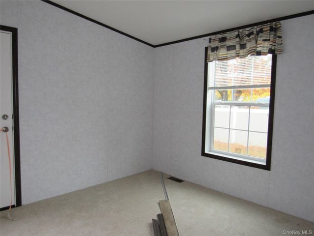 525 57 Riverleigh Avenue 57, Riverhead, NY 11901