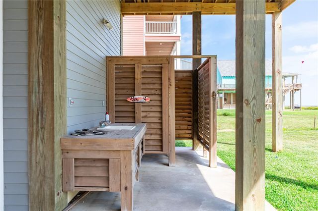 2576 Whitecap, Crystal Beach, TX 77650
