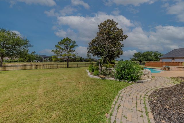 2703 Sleepy Hollow Road, Ennis, TX 75119