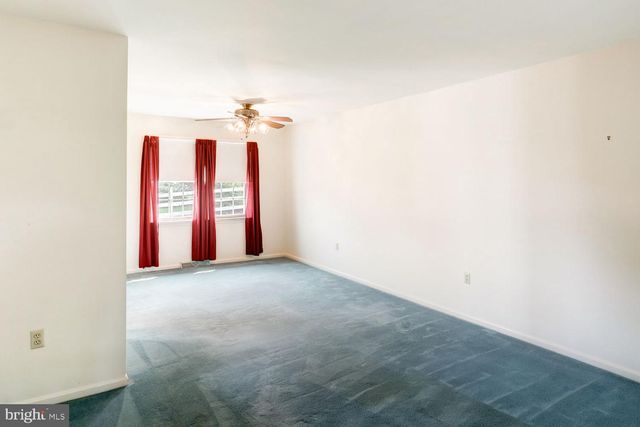 205 WALNUT LN, New Holland, PA 17557