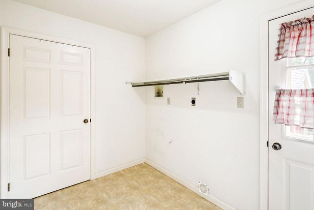 205 WALNUT LN, New Holland, PA 17557