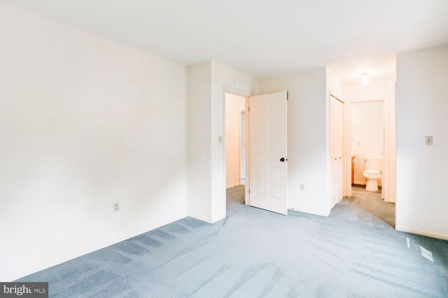 205 WALNUT LN, New Holland, PA 17557
