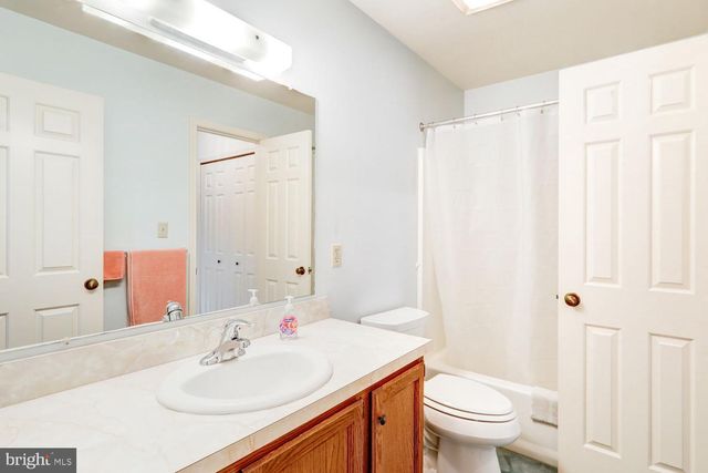 205 WALNUT LN, New Holland, PA 17557