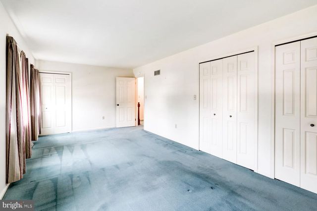 205 WALNUT LN, New Holland, PA 17557
