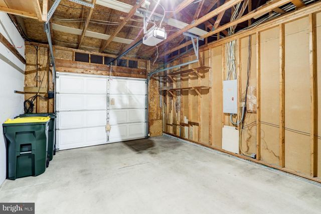 205 WALNUT LN, New Holland, PA 17557