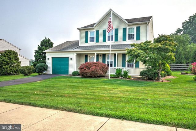 205 WALNUT LN, New Holland, PA 17557
