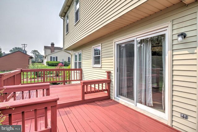 205 WALNUT LN, New Holland, PA 17557