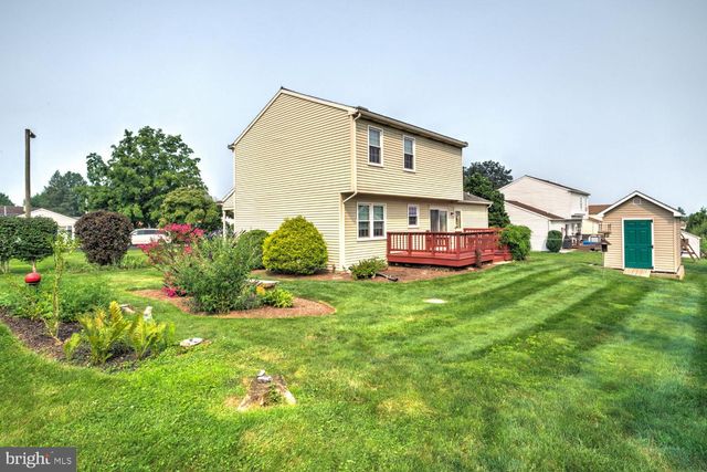205 WALNUT LN, New Holland, PA 17557