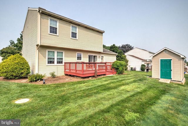 205 WALNUT LN, New Holland, PA 17557