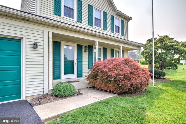 205 WALNUT LN, New Holland, PA 17557