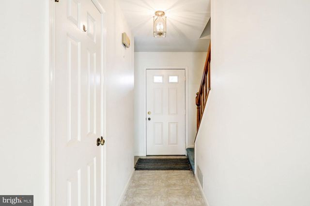 205 WALNUT LN, New Holland, PA 17557