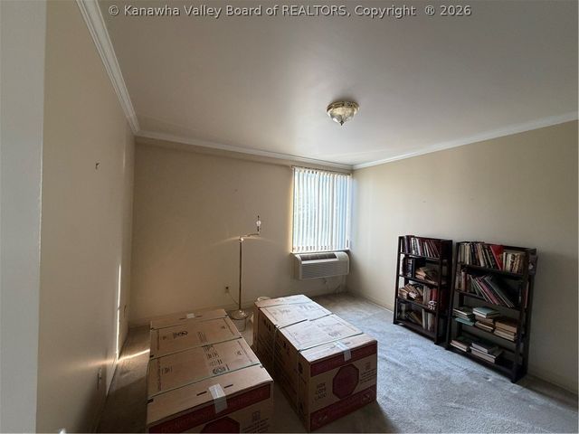 1800 Roundhill Road 406, Charleston, WV 25304