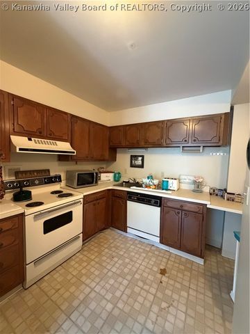 1800 Roundhill Road 406, Charleston, WV 25304