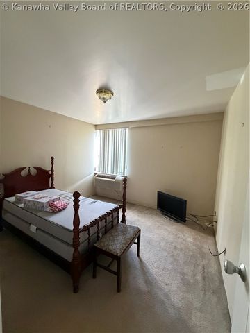 1800 Roundhill Road 406, Charleston, WV 25304