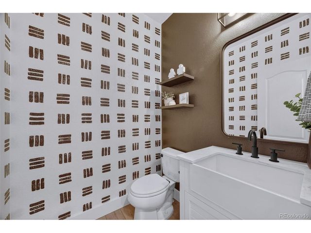 196 N Millbrook St, Aurora, CO 80018