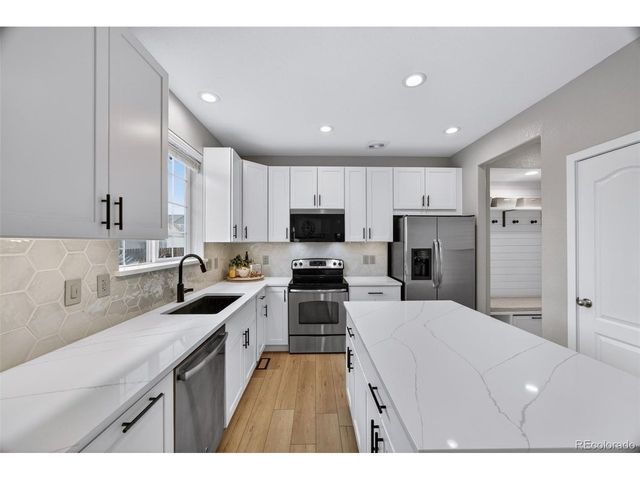 196 N Millbrook St, Aurora, CO 80018