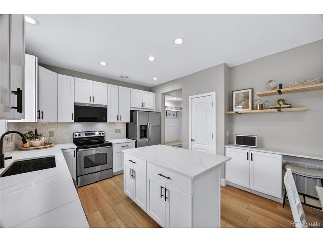 196 N Millbrook St, Aurora, CO 80018