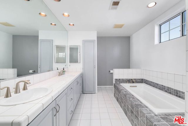 1827 Barry Avenue 2, Los Angeles, CA 90025