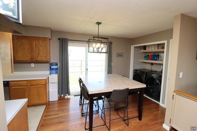 5237 NE Wallace LN, Topeka, KS 66617