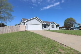 5237 NE Wallace LN, Topeka, KS 66617