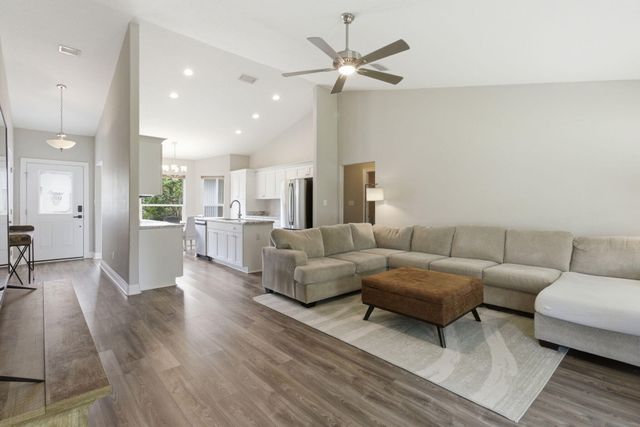 5624 Charter Circle, Gulf Breeze, FL 32563