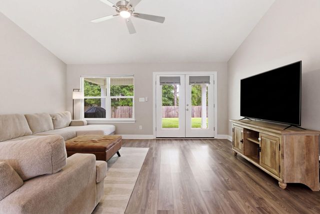 5624 Charter Circle, Gulf Breeze, FL 32563