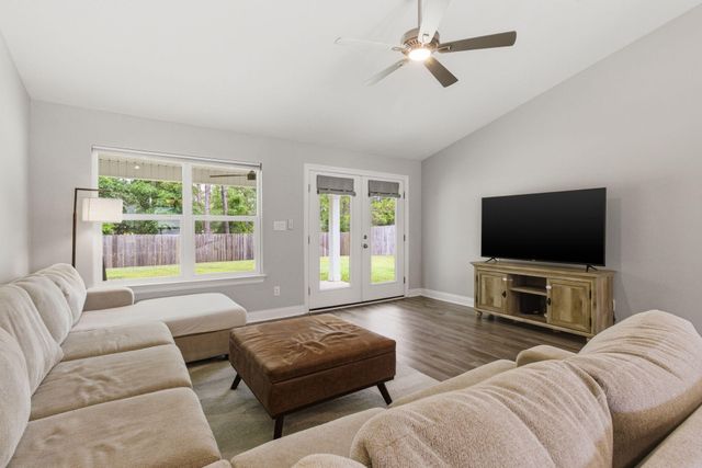 5624 Charter Circle, Gulf Breeze, FL 32563