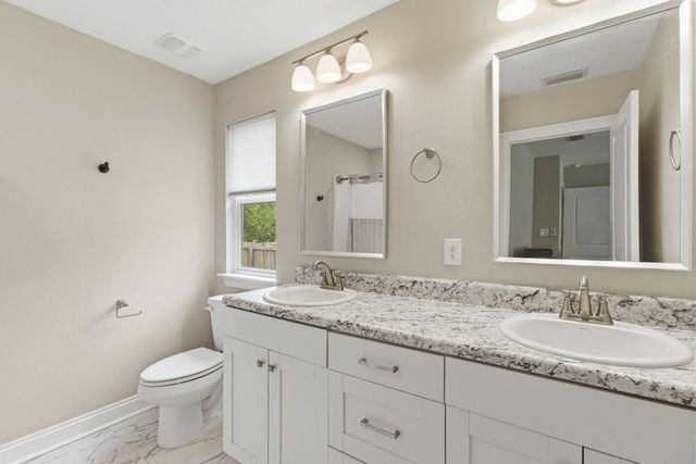 5624 Charter Circle, Gulf Breeze, FL 32563