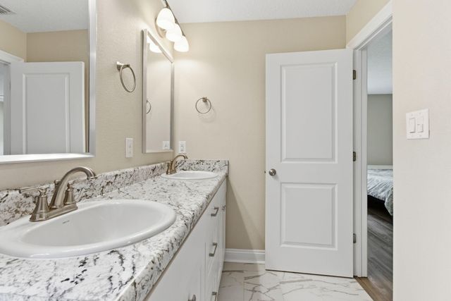 5624 Charter Circle, Gulf Breeze, FL 32563