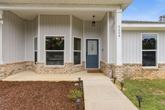5624 Charter Circle, Gulf Breeze, FL 32563