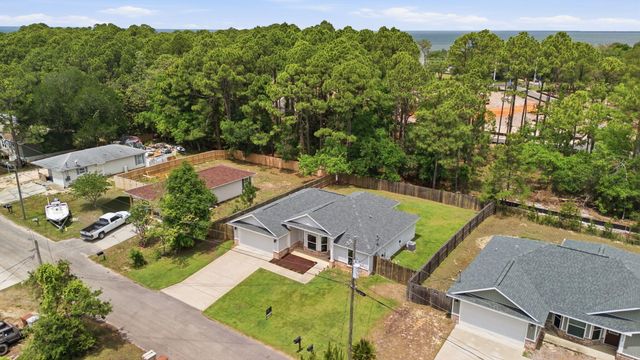 5624 Charter Circle, Gulf Breeze, FL 32563