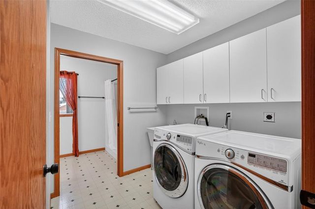 3021 E 29th Street, Des Moines, IA 50317