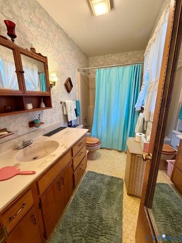 1414 Ridge Rd, Callao, VA 22435