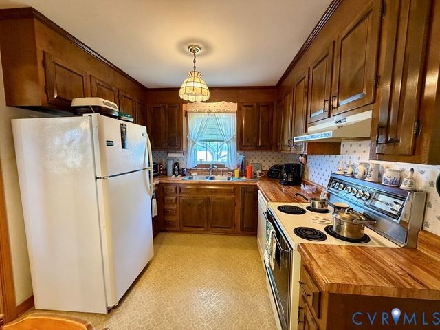1414 Ridge Rd, Callao, VA 22435